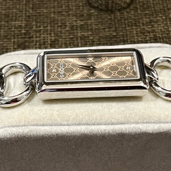 GUCCI PRE-LOVED AUTHENTIC ‘TORNABUONI’ 119 SST BRACELET 4 DIAMONDS WATCH main image 15